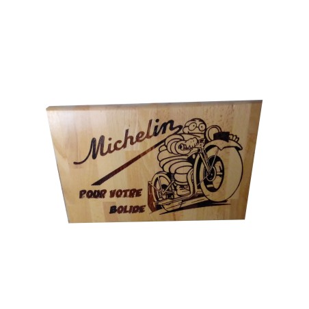 Gravure sur bois Michelin pour votre bolide